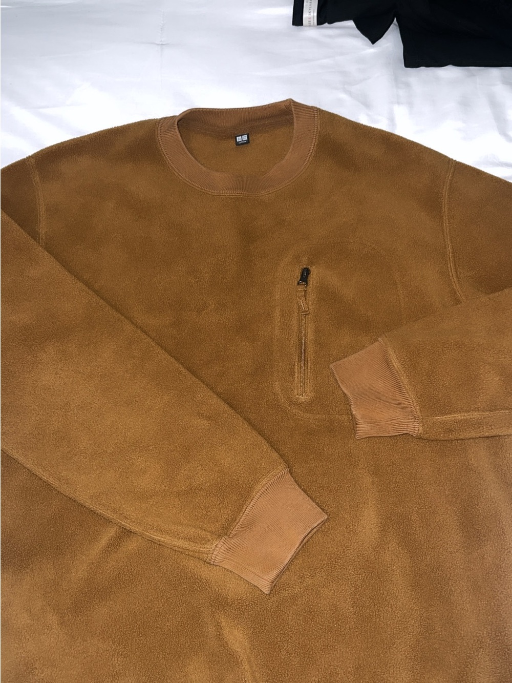Uniqlo Men's Crewneck Fleece Sweater in Caramel